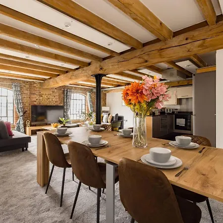 Wild Roses Serviced Apartments - Excel Warehouse 2